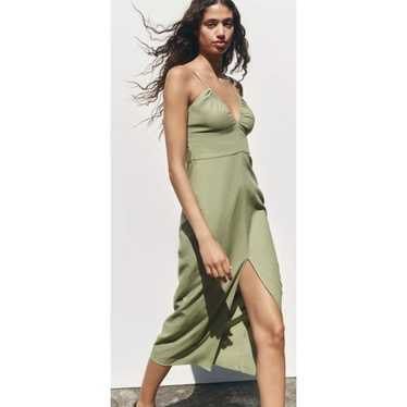 Zara linen dress (Category: Dresses) located in Manila. Submitted by declutterfindss (Listing ID 1454862681, Image 2). Description: PLS READ FIRST BRAND NEW W/tags Zara linen dress in Sage Green LAST PRICE ALREADY WILL NOT REPLY TO LOW BALLERS. Size XS I have no measuring tape so please know your size in Zara. My measurements are 32-27-34 this fits me well. MOP BPI Or Gcash only SF c/o buyer via Gogoxpress only or same day delivery Pick up in Man