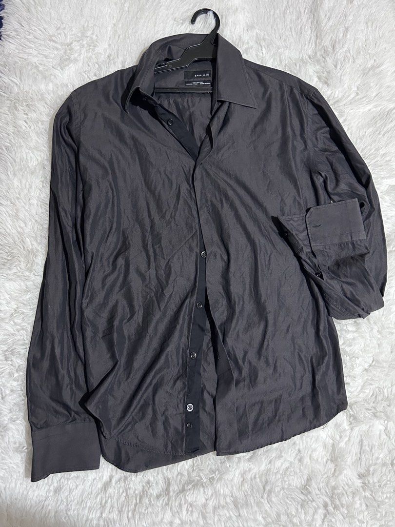ZARA MAN Black Long Sleeve Button Up Shirt (Category: Tshirts & Polo Shirts ) located in Bautista. Submitted by aldringarciaaa (Listing ID 1454882158, Image 1). Description: - ZARA MAN Black Button-Up Shirt - 100% Cotton - Long sleeves with button cuffs - Classic collar - Simple and versatile for any occasion - Great for dressing up or down.