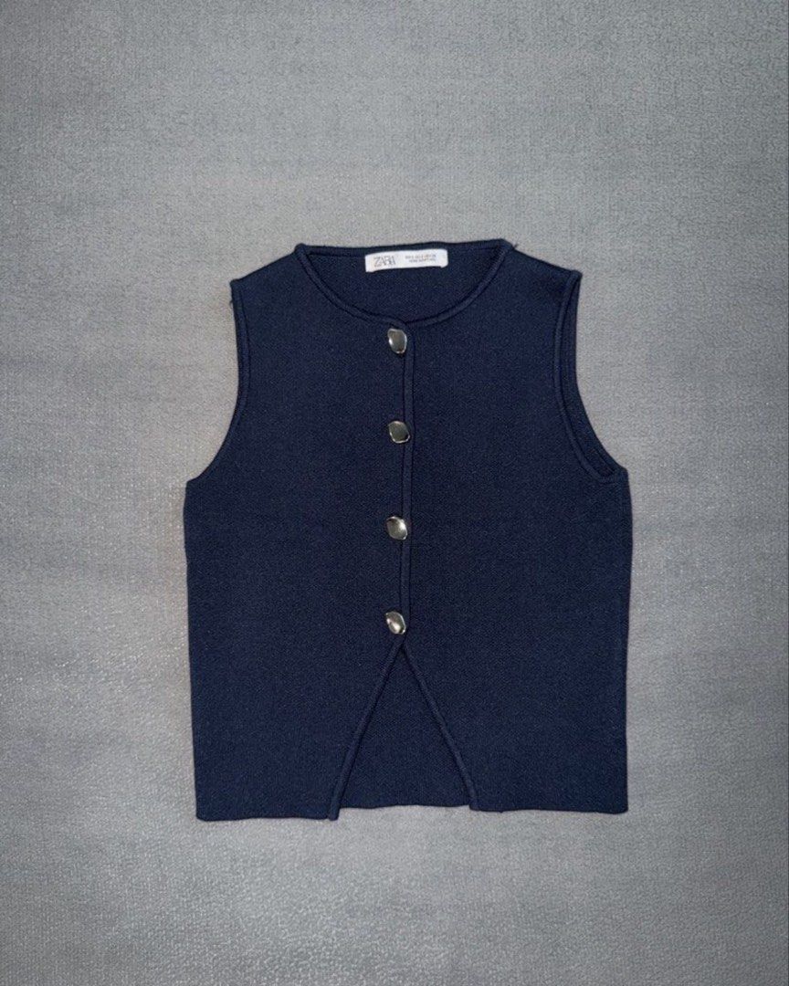 Zara Navy Blue Knit Vest (Category: Sleeveless) located in Quezon City. Submitted by declutteringgn (Listing ID 1454789077, Image 1). Description: Bought here in carousell Rfs too smol for me.