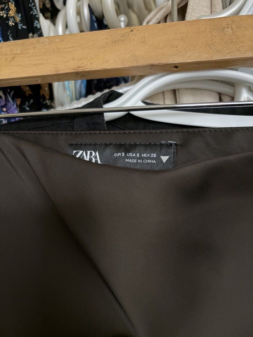 Zara Satin Midi Skirt - Brown (Category: Skirts) located in Quezon City. Submitted by herprelovedd (Listing ID 1454915935, Image 2). Description: .