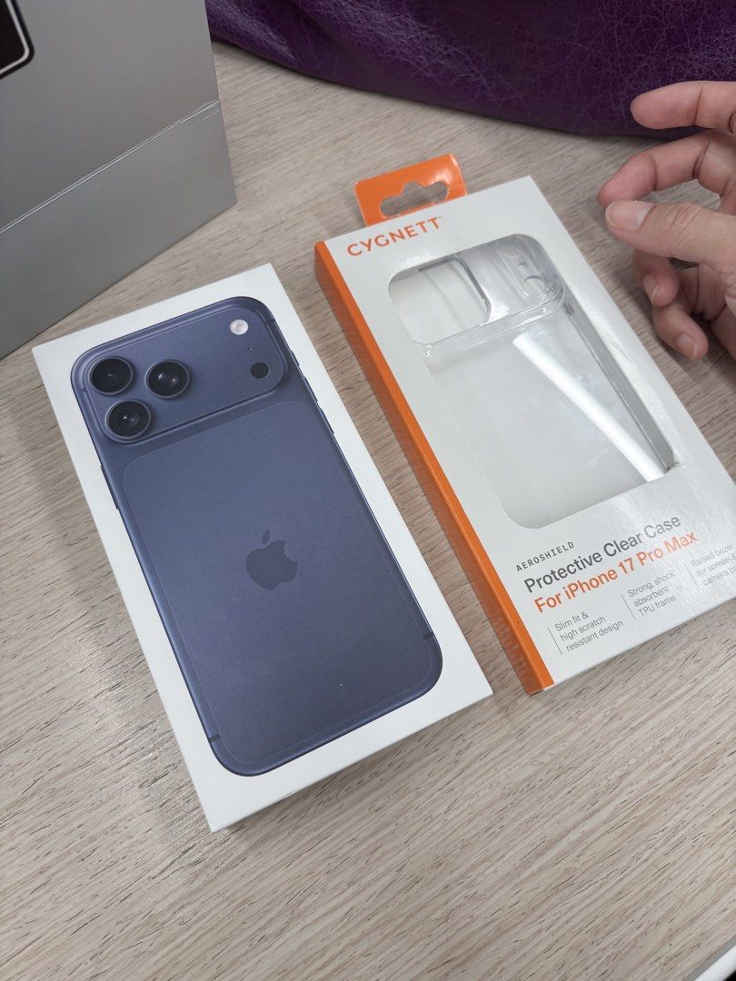 17PROMAX FACTORY UNLOCK 256GB (Category: iPhone 17 Series) located in Manila. Submitted by cwmmila (Listing ID 1455075301, Image 2). Description: Good as new 92bh Any sim Complete box receipt charger Maraming phone cases Fix price .