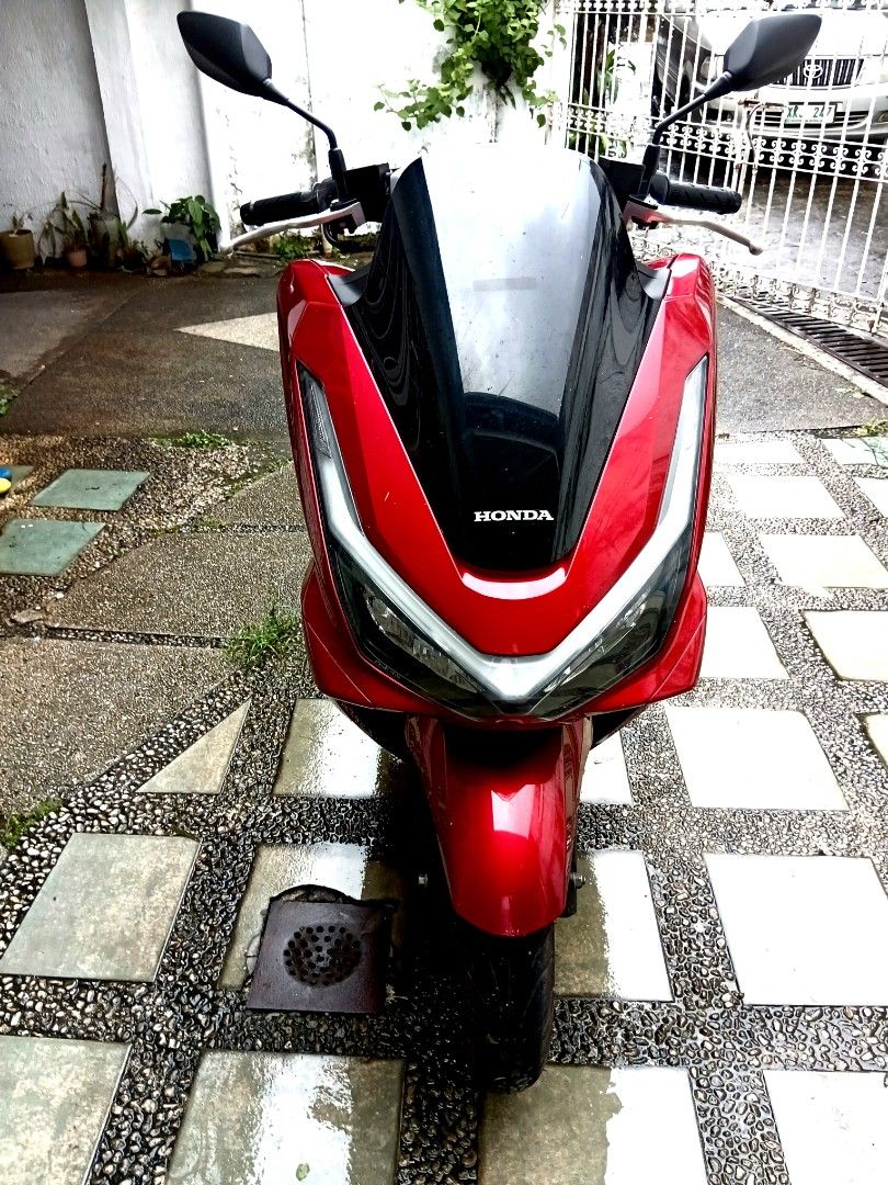 2025 Honda PCX160 (Category: Motorbikes for Sale) located in Manila. Submitted by swiftstone-e30a86 (Listing ID 1445395660, Image 1). Description: Honda PCX160 Features striking red color. Keyless, Combine Brake system Sporty design with sharp lines. Ready for your daily rides or weekend adventures. A great scooter for city commuting..