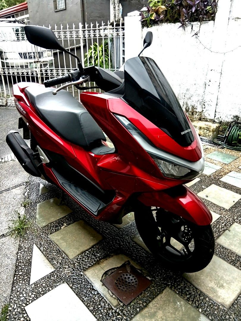 2025 Honda PCX160 (Category: Motorbikes for Sale) located in Manila. Submitted by swiftstone-e30a86 (Listing ID 1445395660, Image 2). Description: Honda PCX160 Features striking red color. Keyless, Combine Brake system Sporty design with sharp lines. Ready for your daily rides or weekend adventures. A great scooter for city commuting..