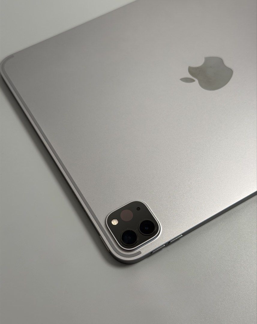 256GB - Apple iPad Pro 11-inch M2 (4th Gen) (Category: iPad) located in Manila. Submitted by gadgethavenph (Listing ID 1454965450, Image 2). Description: 𝐀𝐕𝐀𝐈𝐋𝐀𝐁𝐋𝐄 (𝐏𝐑𝐄𝐎𝐖𝐍𝐄𝐃) Apple iPad Pro 11-inch M2 (4th Gen) | Space Gray 𝐏𝐫𝐢𝐜𝐞 : ₱32,990 In excellent working condition, smooth overall with no issues at all. Everything is working perfectly, including Face ID, cameras, speakers, microphone, and all buttons. 91% battery health