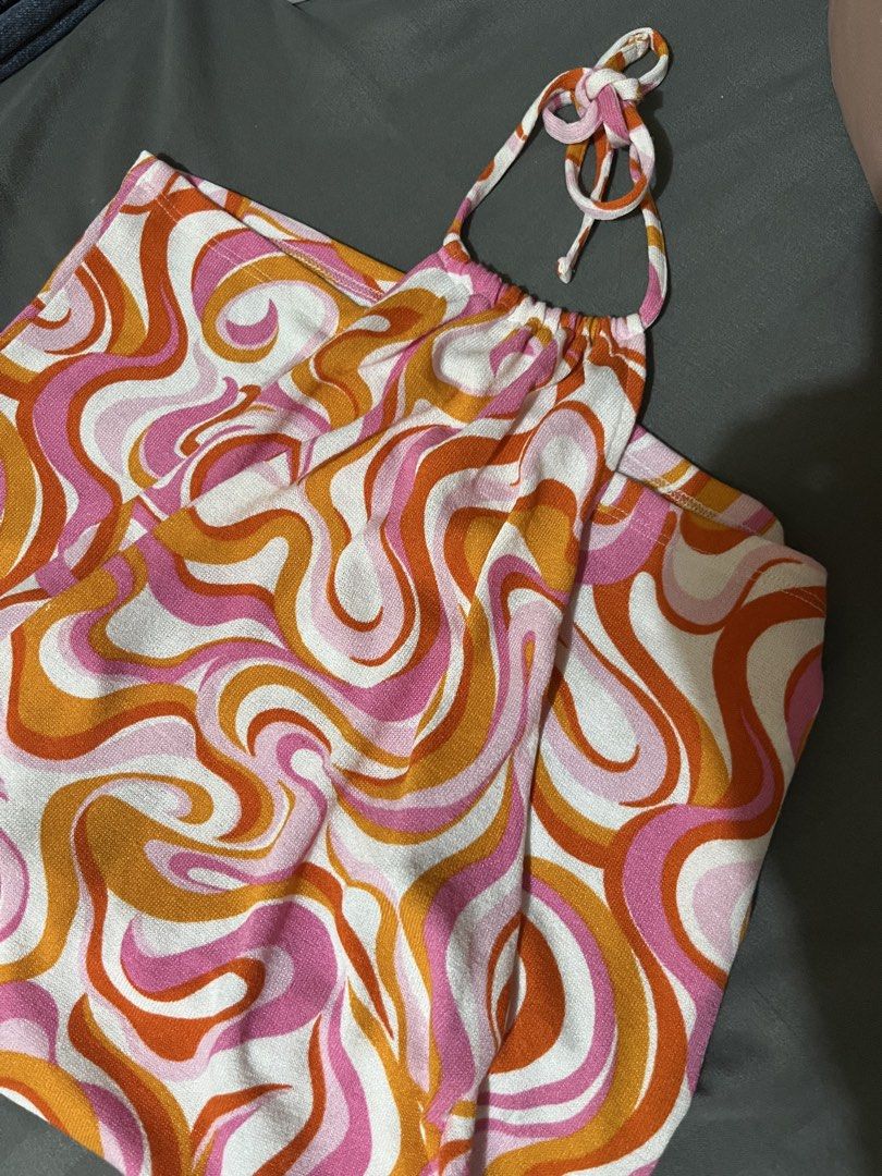 2 Tops bundle (Category: Blouses) located in Quezon City. Submitted by treasured.gem (Listing ID 1455101648, Image 3). Description: .