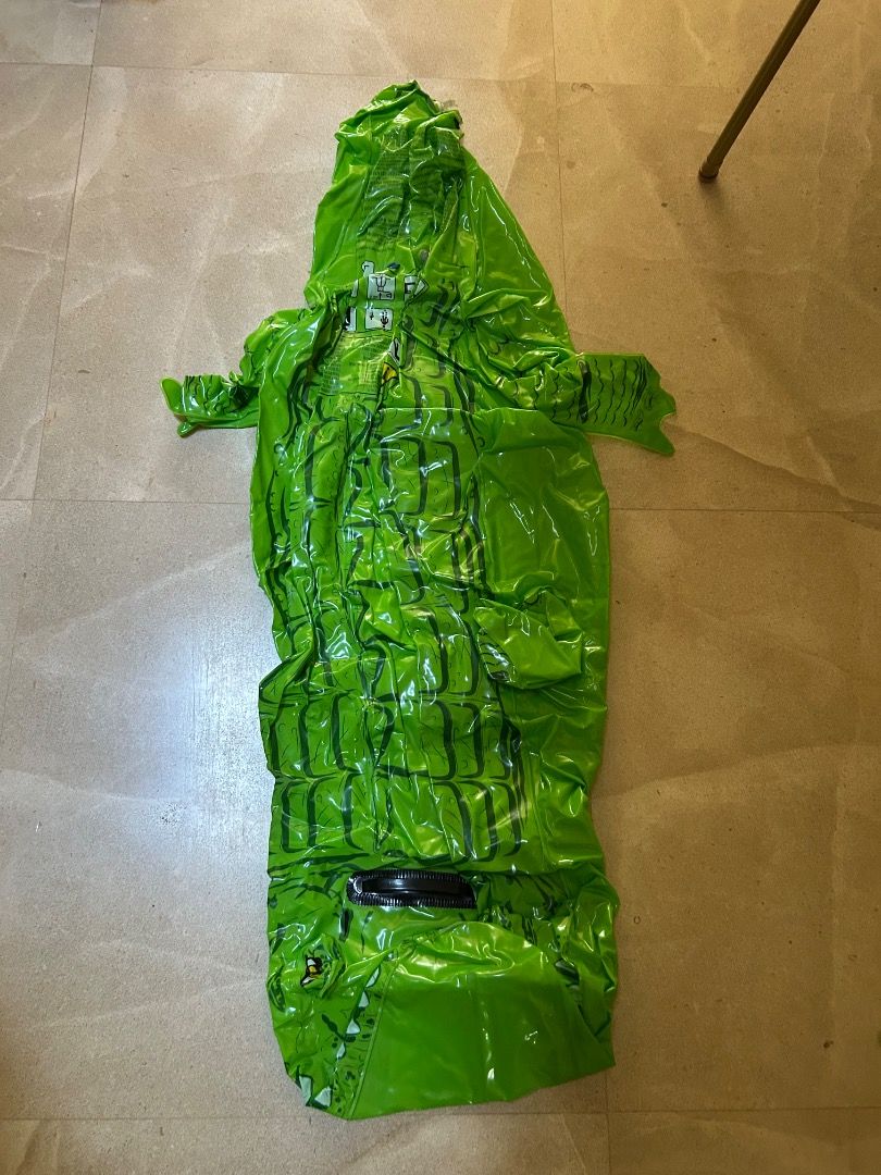 3x Pool Floaties (Category: Kites) located in Singapore. Submitted by chablis00 (Listing ID 1454985314, Image 2). Description: Please Note: Only contact me if you can collect from Greenwood Avenue and give me a timing mon - sat before 6pm..