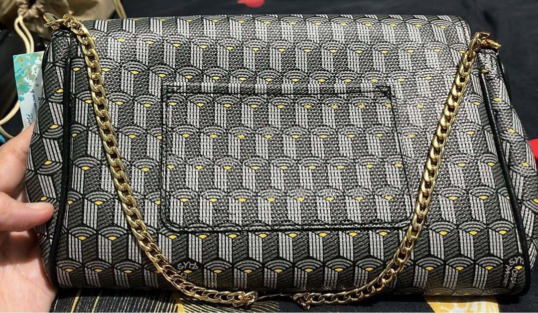 4US CESARE PACIOTTI (Category: Luxury Bags & Wallets) located in Cagayan de Oro. Submitted by apbeja (Listing ID 1455138605, Image 2). Description: Classic Longchamp shoulder bag. Features the signature geometric pattern in grey, black, and yellow. Gold chain strap. Envelope flap closure. Great for day or night. Clean interior. Comes with dust bag..