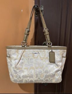 (Category: ) located in . Submitted by kantocloset_ubec (Listing ID 1454998546, Image 1). Description: .