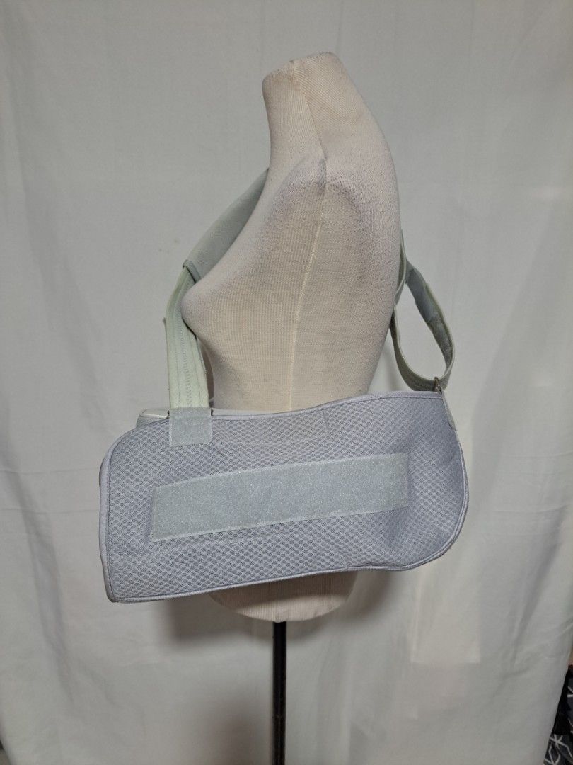 Adjustable Shoulder Brace Support Strap (Category: Braces, Support & Protection) located in Quezon City. Submitted by sbvdmanaog (Listing ID 1455012402, Image 2). Description: - Grey shoulder brace - Adjustable straps for a custom fit - Secure velcro closures - Breathable mesh material - Provides shoulder support - Ideal for recovery or daily wear - Easy to put on and take off.