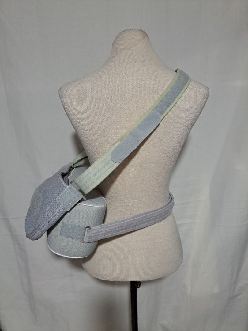 Adjustable Shoulder Brace Support Strap (Category: Braces, Support & Protection) located in Quezon City. Submitted by sbvdmanaog (Listing ID 1455012402, Image 3). Description: - Grey shoulder brace - Adjustable straps for a custom fit - Secure velcro closures - Breathable mesh material - Provides shoulder support - Ideal for recovery or daily wear - Easy to put on and take off.