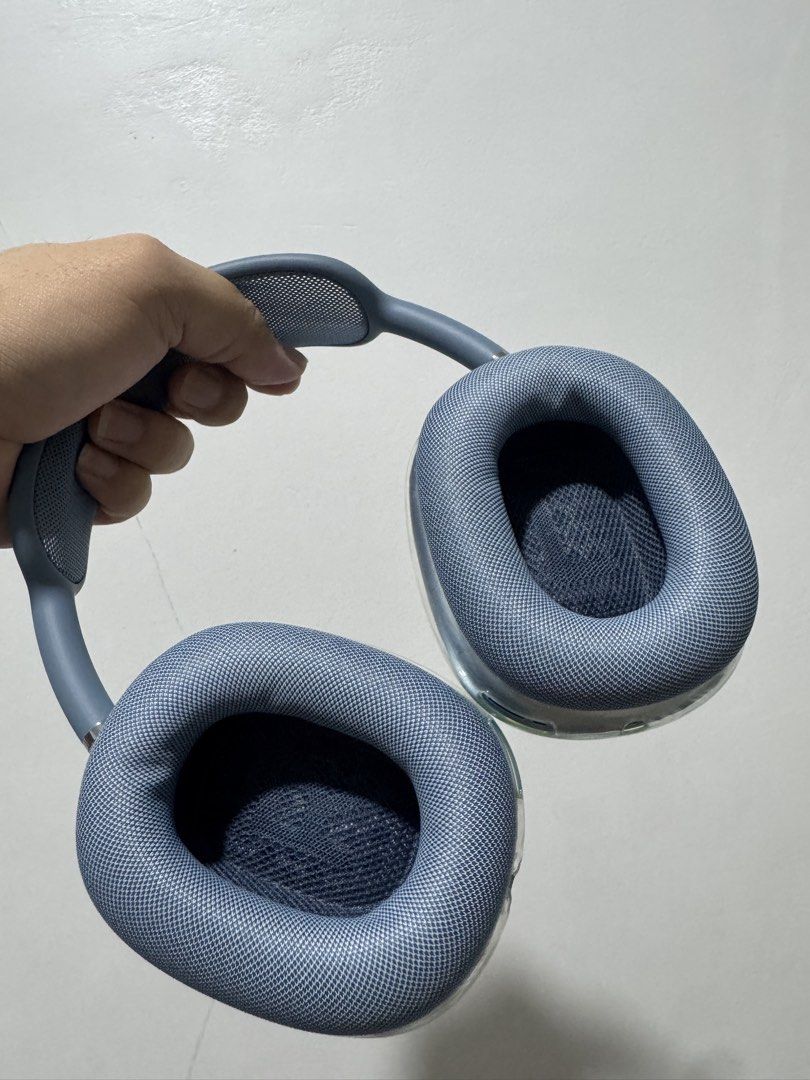 AirPods Max Blue (Category: Headphones & Headsets) located in Manila. Submitted by erdeguzman56095 (Listing ID 1455016160, Image 2). Description: AirPods Max (Blue) USB-C version Bought last Nov. 2025 With receipt and box With protective jelly case RFS: barely used since I still prefer AirPods Pro Meet-up: SM City Calamba, SM City Dasmariñas or SM Bacoor.
