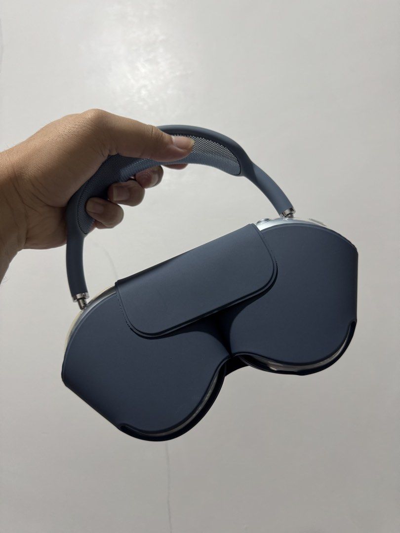 AirPods Max Blue (Category: Headphones & Headsets) located in Manila. Submitted by erdeguzman56095 (Listing ID 1455016160, Image 3). Description: AirPods Max (Blue) USB-C version Bought last Nov. 2025 With receipt and box With protective jelly case RFS: barely used since I still prefer AirPods Pro Meet-up: SM City Calamba, SM City Dasmariñas or SM Bacoor.