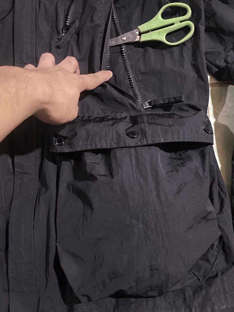 ARCHIVE ARMANI EXCHANGE UTILITY ASYMMETRICAL ZIP MULTI POCKET JACKET (Category: Luxury Apparel) located in Cagayan de Oro. Submitted by patrickjam03829 (Listing ID 1455093516, Image 2). Description: width 22.5 length 28 adjustable issue my stain lang sa loob not visible overaall sobrang ganda pa condi water proof.