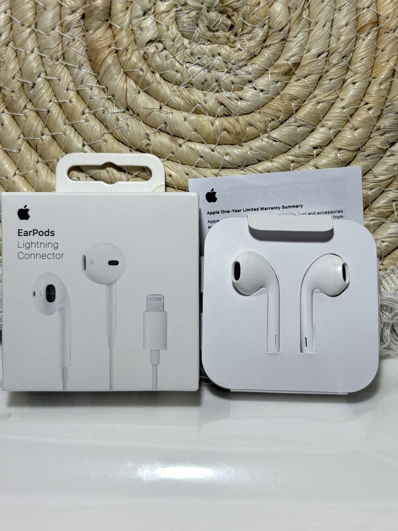 Authentic Apple EarPods – Lightning & USB-C | Brand New (Category: Earphones) located in Manila. Submitted by reyshel.t (Listing ID 1455051024, Image 2). Description: 🎧 AUTHENTIC APPLE EARPODS ✔️ Authentic Apple product ✔️ Available in Lightning & USB-C ✔️ Clear and balanced sound ✔️ Comfortable classic EarPods design ✔️ With original-style packaging ✔️ Perfect for everyday music, calls & videos.