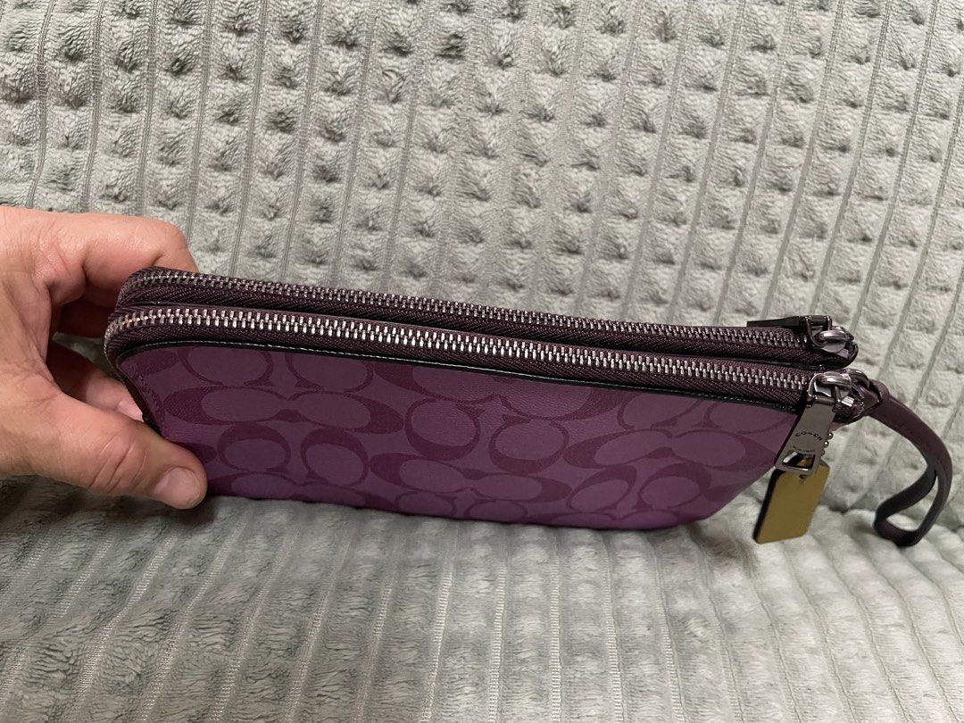 Authentic brand new coach double zip 2 color wrislet (Category: Luxury Bags & Wallets) located in Caloocan City. Submitted by prelovedbybets (Listing ID 1455012802, Image 3). Description: 7.75x4.75 inches bought in usa 2 colors wrislet .