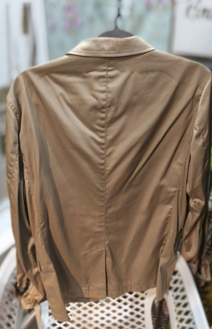 Authentic Burberry Coat Size L (Category: Coats, Jackets and Outerwear) located in Aguinaldo. Submitted by designerlaneph (Listing ID 1455106783, Image 2). Description: Previously owned Burberry coat size large 💯% authentic in mint condition free shipping onhand.