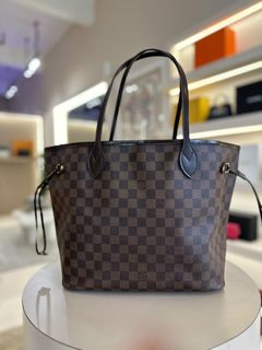 (Category: ) located in . Submitted by Myrzluxuryauthentic (Listing ID 1455036435, Image 1). Description: .