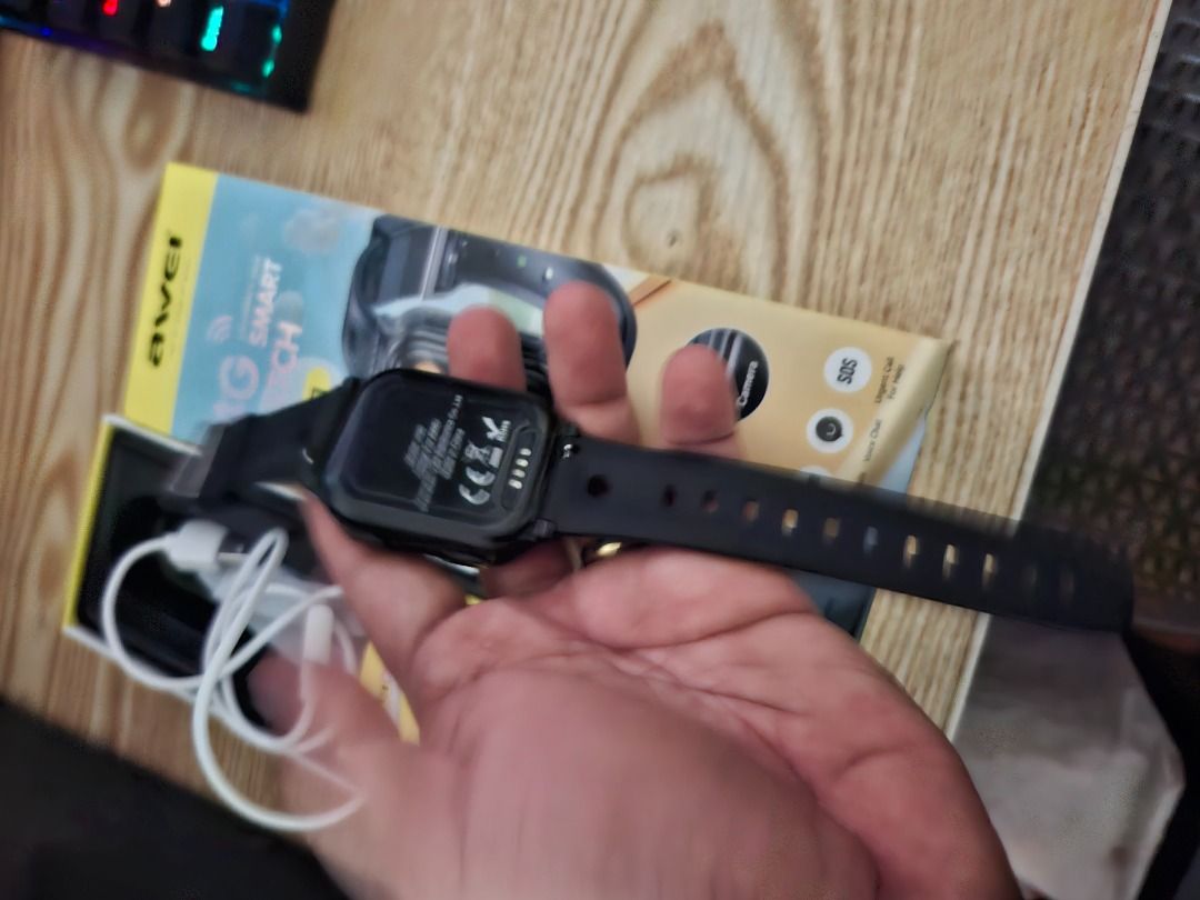Awei Smart Watch 4g (Category: Wearables & Smart Watches) located in Caloocan City. Submitted by jatrix (Listing ID 1454981281, Image 2). Description: Halos bago pa po. Nakabili kasi ng bago na doble kaya di halos nagamit yan. What's included - Smart watch - Charging cable - Box & Manual Pm na lang po. Thanks..