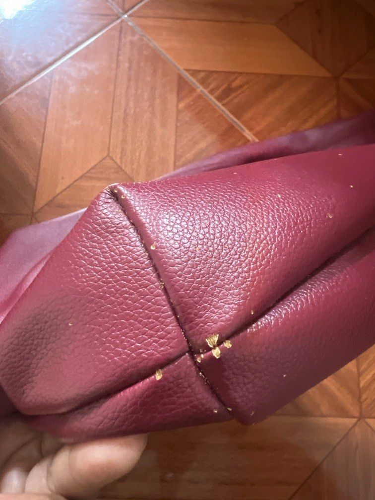 Aztrid hobo bag (Large) with minimal flaw (Category: Shoulder Bags) located in Manila. Submitted by warm_seller (Listing ID 1454957718, Image 2). Description: prefer meet up:rizal area.