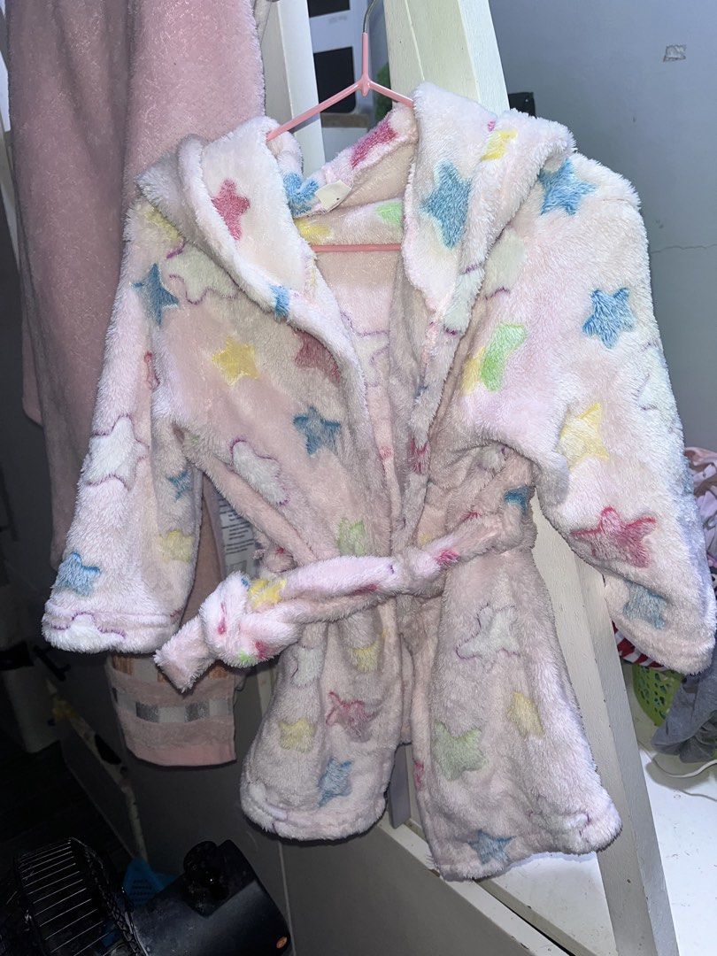 Baby bathrobe 18-24months (Category: Bathtub & Bath Accessories) located in Navotas City. Submitted by royalforest002 (Listing ID 1455088148, Image 2). Description: Shein baby’s Bathrobe.