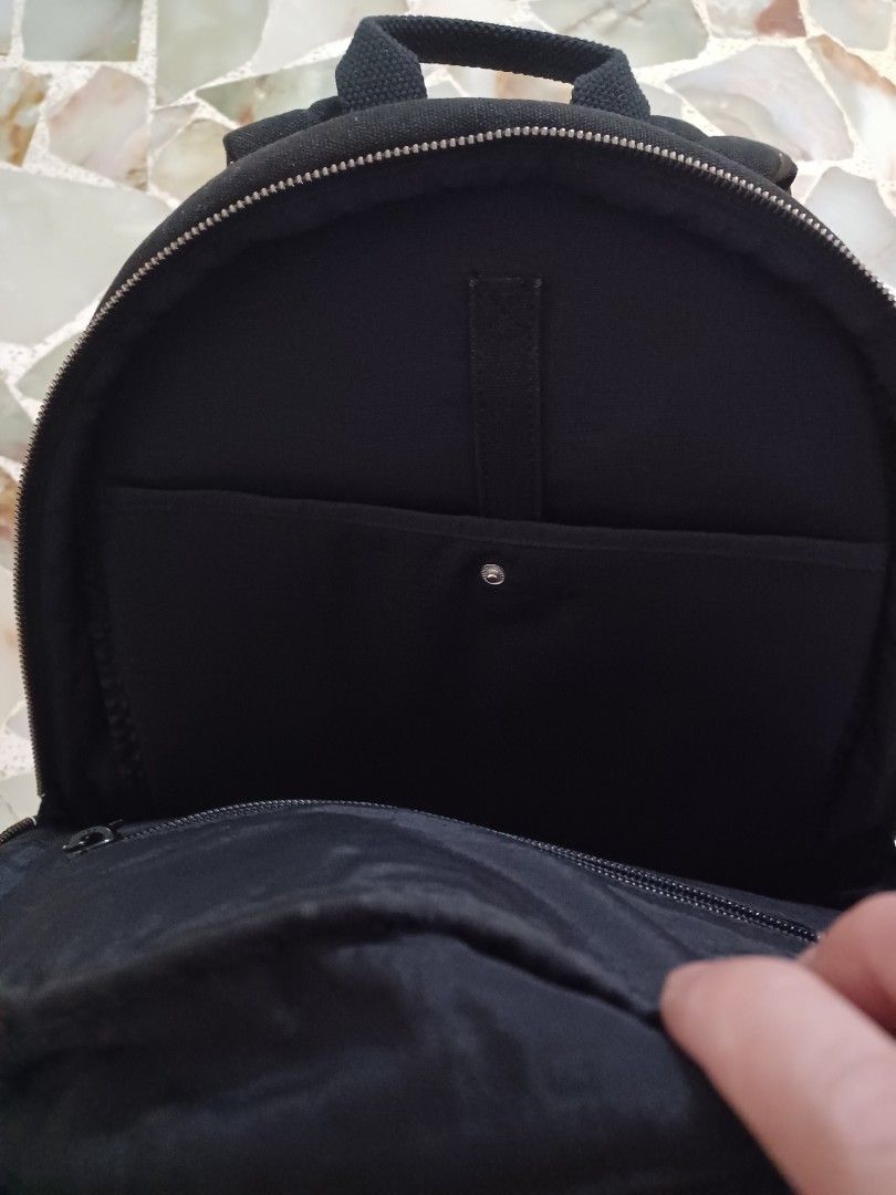 Back pack (Category: Backpacks) located in Singapore. Submitted by doreenlk (Listing ID 1455085892, Image 2). Description: .