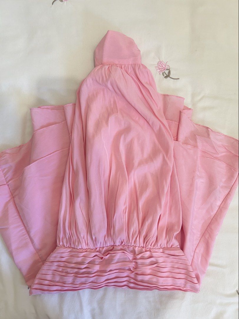 Backless Halter Mini Dress (Category: Dresses) located in Manila. Submitted by summerdeclutters (Listing ID 1455042890, Image 3). Description: 🪷 Size: XS 🪷 Color: Pink 🪷 In great condition 🪷 Nice & comfortable to wear 🪷 Perfect for dates, parties, or nights out 🪷 Message me for more details 💌.