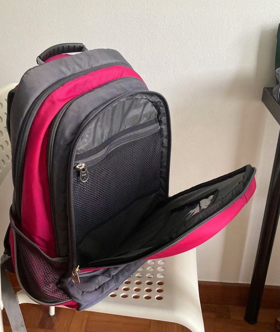 Backpack (Category: Backpacks) located in Singapore. Submitted by cosmiclion.79e032 (Listing ID 1455024599, Image 3). Description: .