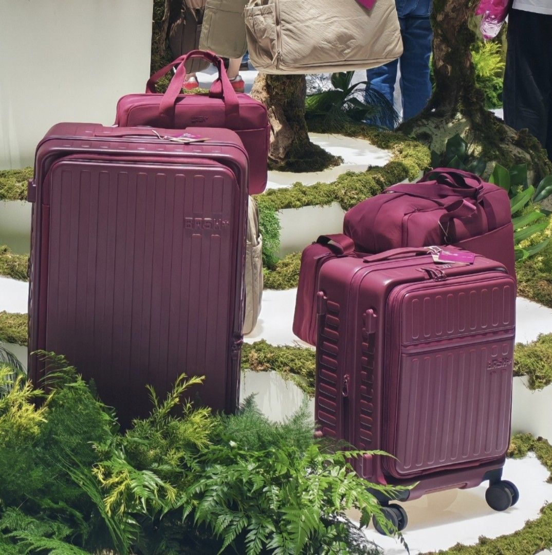 Bash* Carry on and Trunk Luggage in Jet Set color (Category: Luggage) located in Quezon City. Submitted by sureandlegit (Listing ID 1455096253, Image 1). Description: For Sale BASH* Carry On and Trunk Luggage in Jetset limited edition color Part of expedition series (limited color) Carry on - 8,800 (2pcs)- SOLD Trunk checked in size - 9,700 (1pc) Brand new Available onhand Carry on luggage Perfect for overhead bin Silent 360 degrees wheels Front 