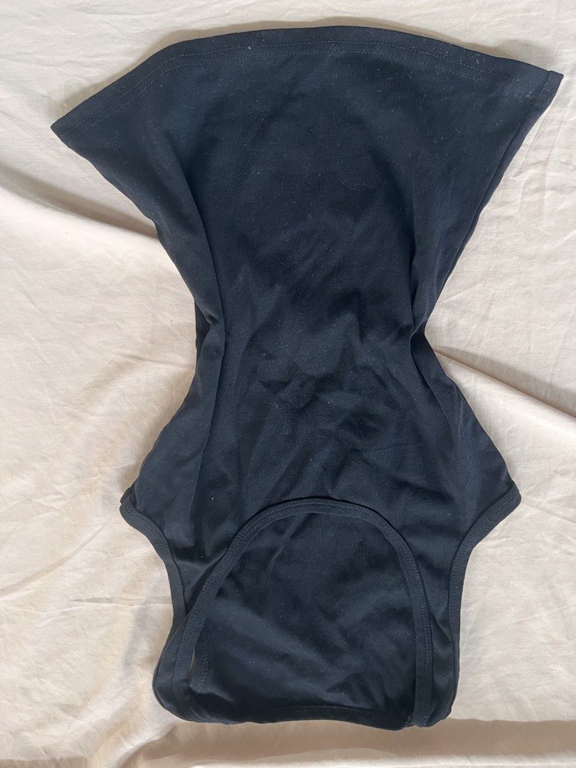 CLEARANCE!!! basic tops (Category: Sleeveless) located in Singapore. Submitted by chateraisecreampuff (Listing ID 1455057191, Image 3). Description: fits xs-s clearing basic tops - all either not worn/ worn once selling all for $6 or $2/pc good for layering or js a casual fit😊.