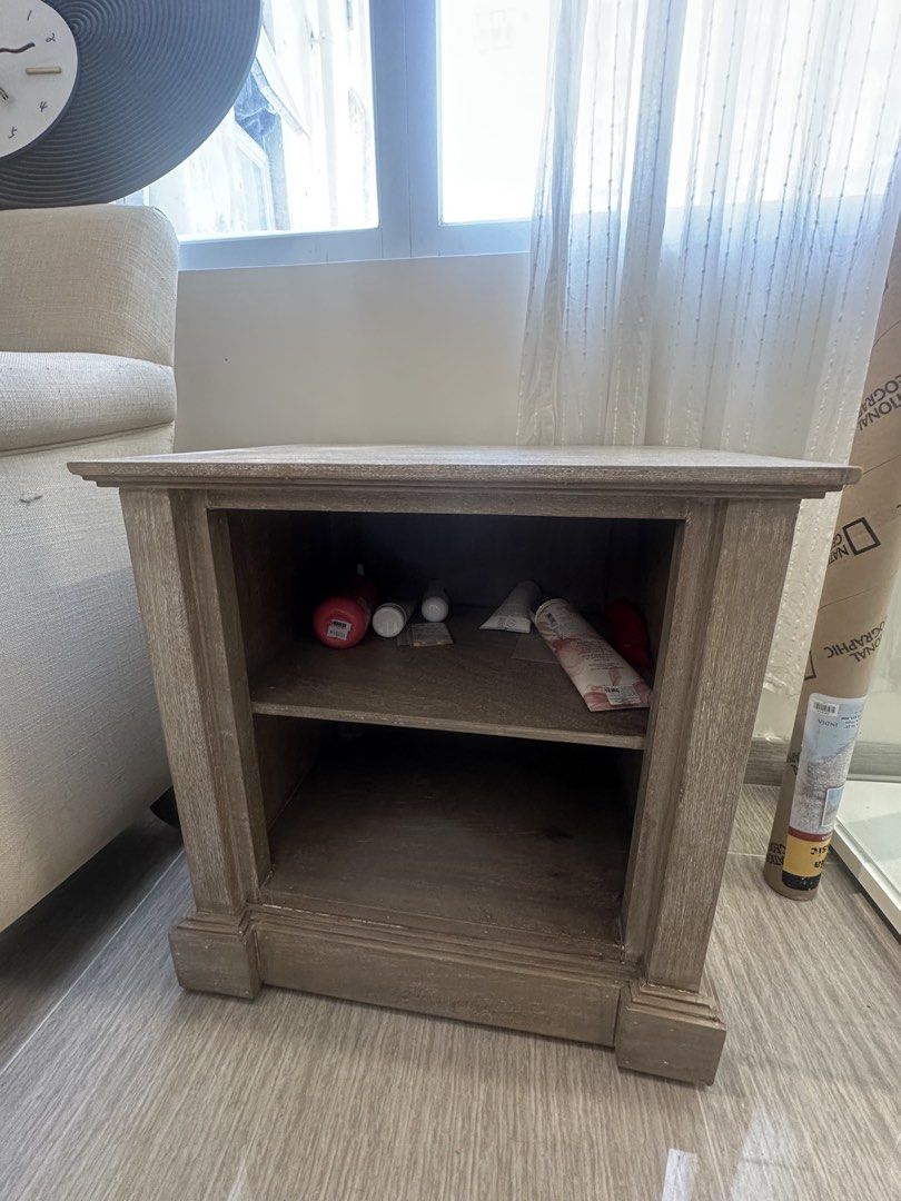 Bed Side Table （分類：桌子）位於 Hong Kong。 由 hungsean91 提交（商品編號 1454968857，圖片 2）。簡介： 。