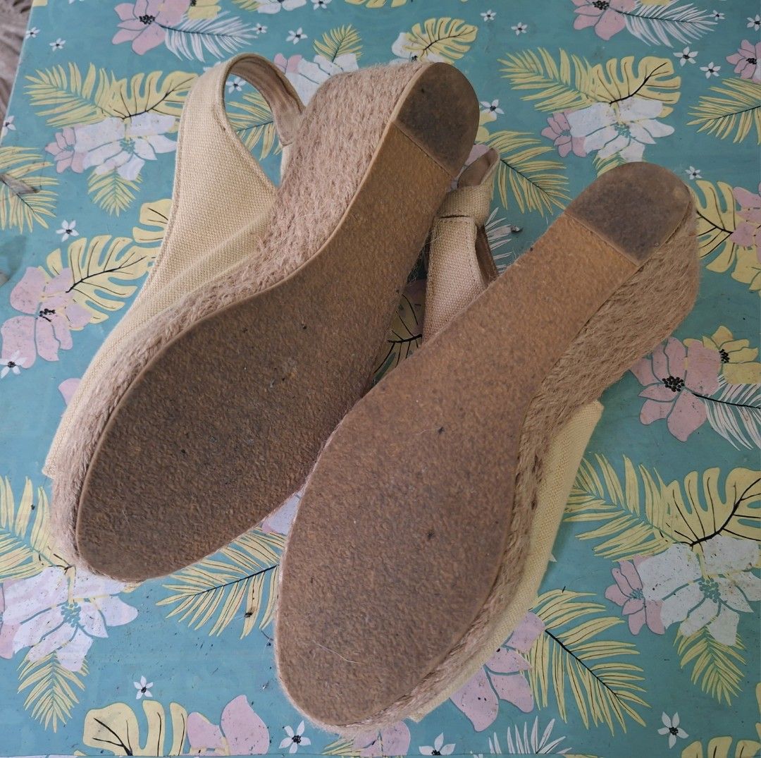 Beige Espadrille Wedge Sandals with Slingback Strap (Category: Wedges) located in Muntinlupa City. Submitted by abunching (Listing ID 1454960956, Image 2). Description: - Cute beige espadrille wedge sandals - Slingback strap with adjustable tie - Open toe design - Comfortable wedge heel, great for summer outfits - Sole shows some wear from use.