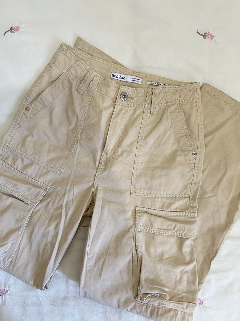 Cargo Pants from Bershka (Category: Jeans) located in Manila. Submitted by summerdeclutters (Listing ID 1455037035, Image 3). Description: 🪷 Fits XS–S 🪷 Very good quality 🪷 Bought in Dubai 🇦🇪 🪷 In great condition 🪷 Easy to style & perfect for everyday wear 🪷 Open for negotiations! 💌.