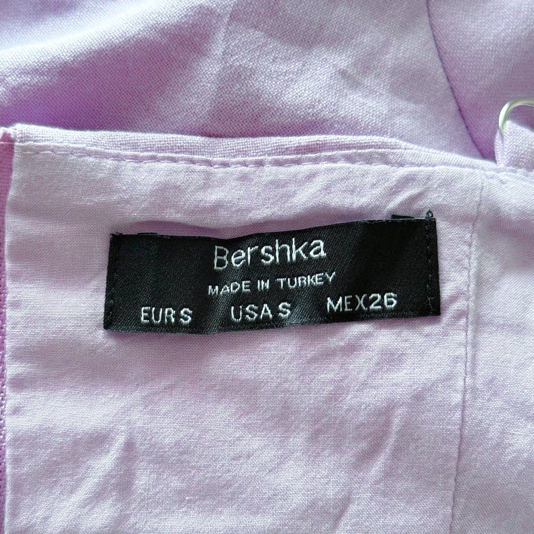Bershka Purple Bustier Crop Top (Category: Others Tops) located in Antipolo. Submitted by rosywardrobe (Listing ID 1454987132, Image 2). Description: 🎀 MAKE READING A HABIT 🎀 • No order form, no reservation! • Strictly 1 day reservation • Payment first before order processing • No return, No exchange • Don’t make an offer if you’re not 100% sure • No shipping every weekends — PAYMENT CHANNELS — • GCash • Gotyme • Maya • BDO • BPI • Unionbank — 