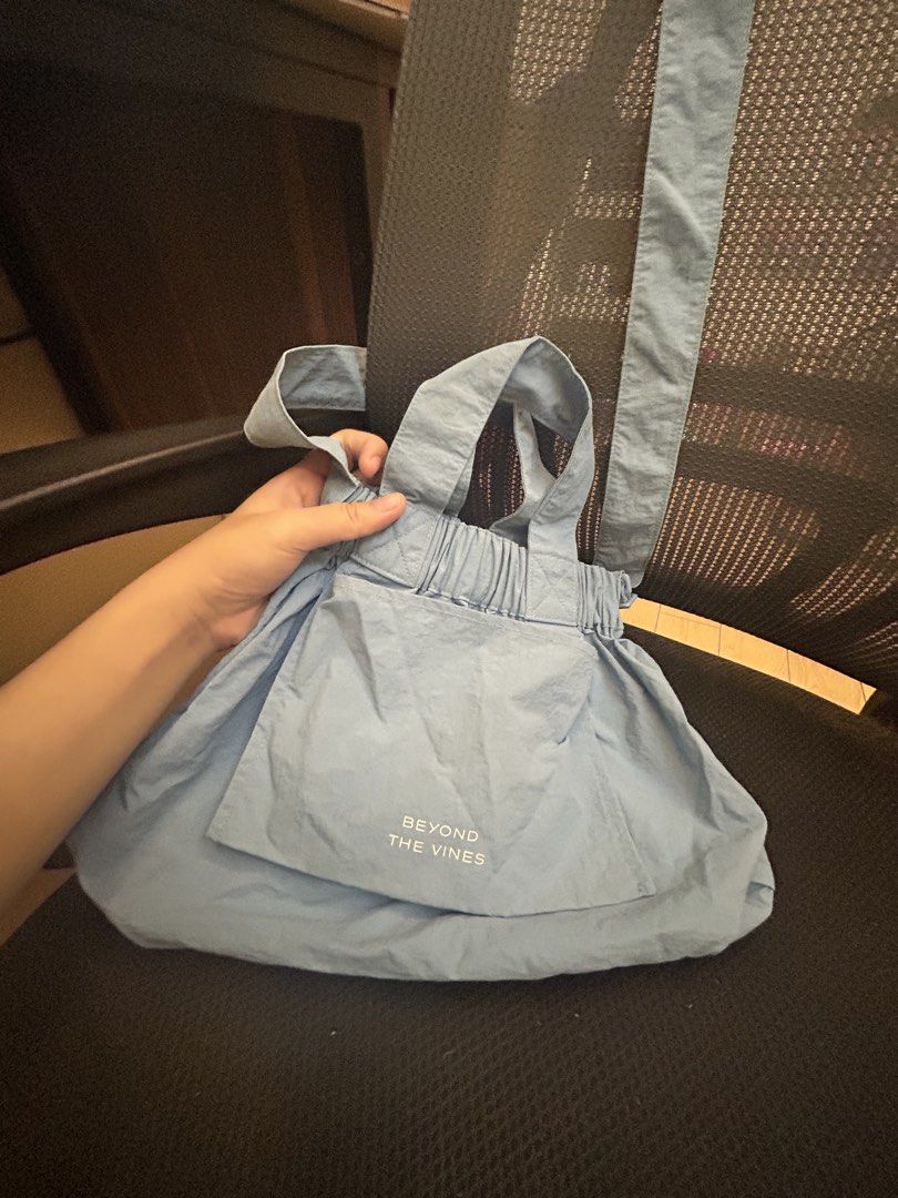 Beyond The Vines Bag Blue (Category: Cross-body Bags) located in Consolacion. Submitted by xiaodeals (Listing ID 1446262981, Image 1). Description: Location: Cebu.