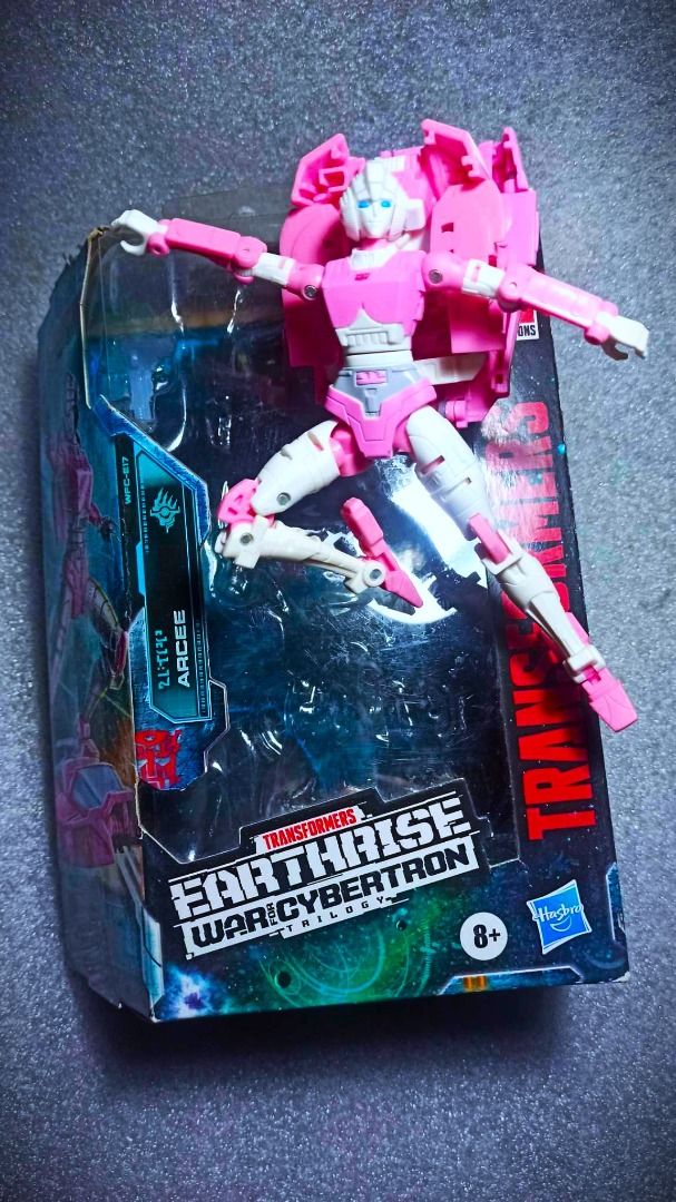 BIB ER ARCEE Hasbro Deluxe Class Autobot Transformers (Category: Figurines & Statues) located in Pasay City. Submitted by Chariselyn (Listing ID 1455041658, Image 1). Description: BIB ER ARCEE (1,000+sf) Hasbro Deluxe Class Autobot Transformers Series: War for Cybertron, 2019 Scale: 6 inches Stock: 1 Box Condition: 9/10 Issues: 0 Accessories: complete accessories and manual Mode of Payment: GCash or through your rider Shipping options: Payment fi