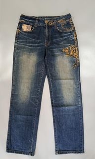 (Category: ) located in . Submitted by aydenthriftwear (Listing ID 1454988367, Image 1). Description: .