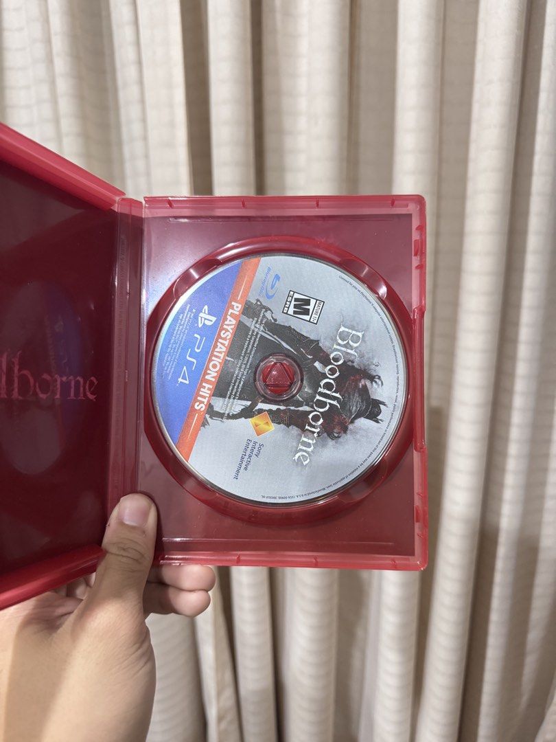 Bloodborne PlayStation Hits PS4 Game (Category: PlayStation) located in Manila. Submitted by qcseller883 (Listing ID 1454980412, Image 3). Description: - Bloodborne for PS4 (PlayStation Hits) - Case in good shape - Gothic world with fast-paced combat and exploration - Cooperative play for up to 3 players.