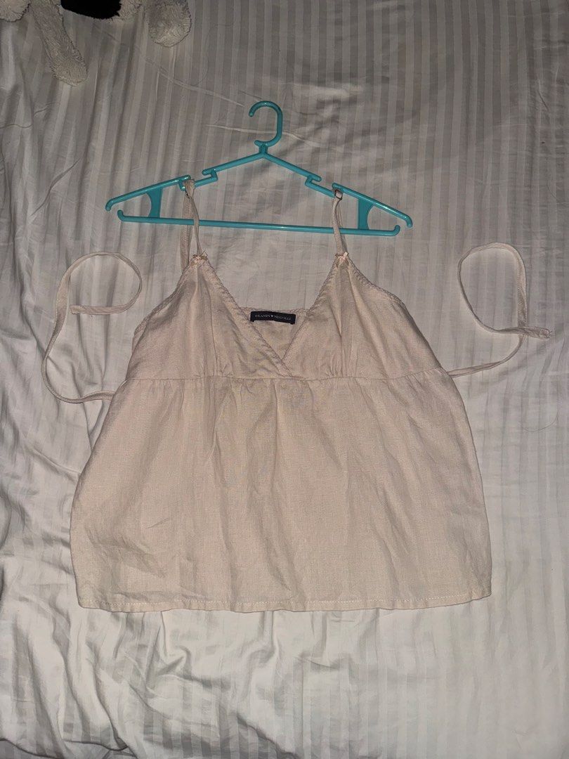 Brandy Melville Edith Top (Cream) (Category: Sleeveless) located in Mandaluyong City. Submitted by lokissummer (Listing ID 1455009429, Image 1). Description: Barely used this top! 100% linen, cream color. Measurements: 15in width, 17in length w/o strap.