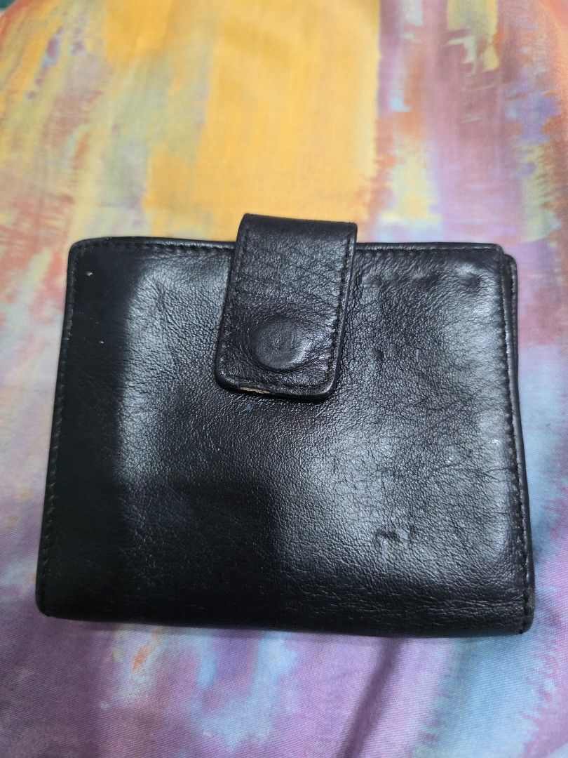 Burberry Black Leather Bifold Wallet (Category: Luxury Bags & Wallets) located in Manila. Submitted by ciachayger03544 (Listing ID 1454952755, Image 2). Description: - Authentic Burberry bifold wallet - Color: Black leather - Interior: Classic Burberry check lining - Closure: Main compartment snap closure, separate coin pouch with snap closure - Features: Multiple card slots and bill compartments - Condition: Shows some signs of wear consistent w