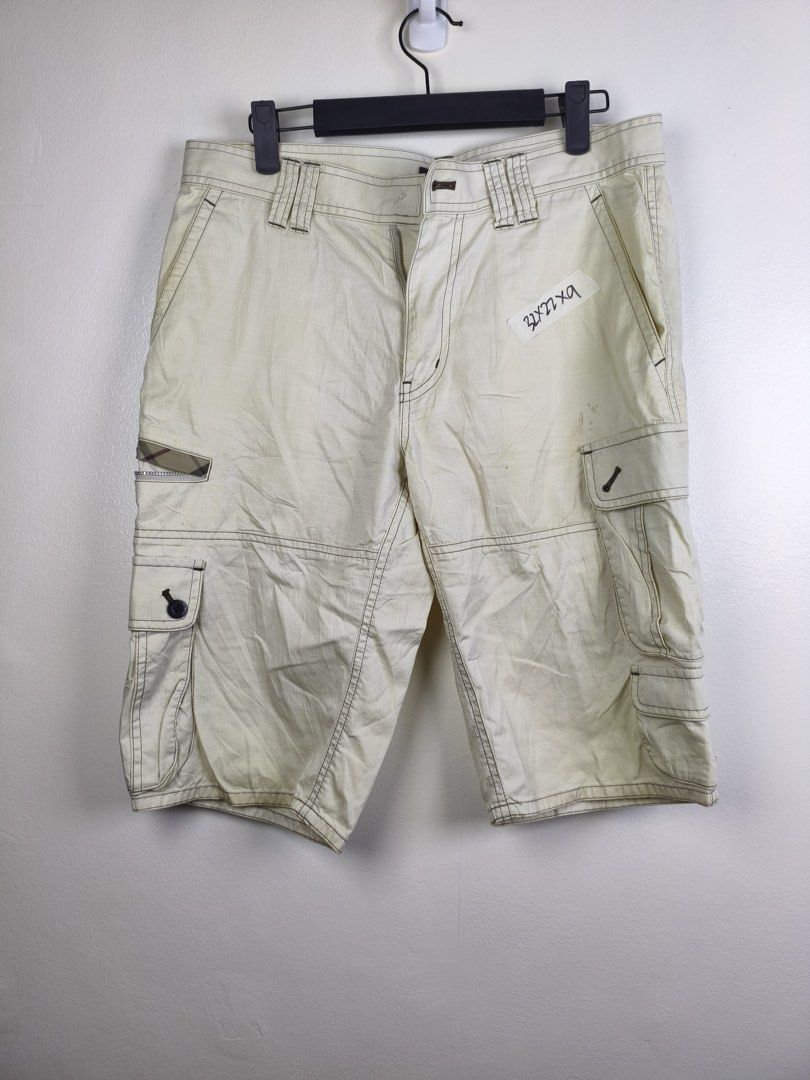 Burberry Shorts (Category: Shorts) located in Manila. Submitted by declutterpromax (Listing ID 1455111982, Image 1). Description: .
