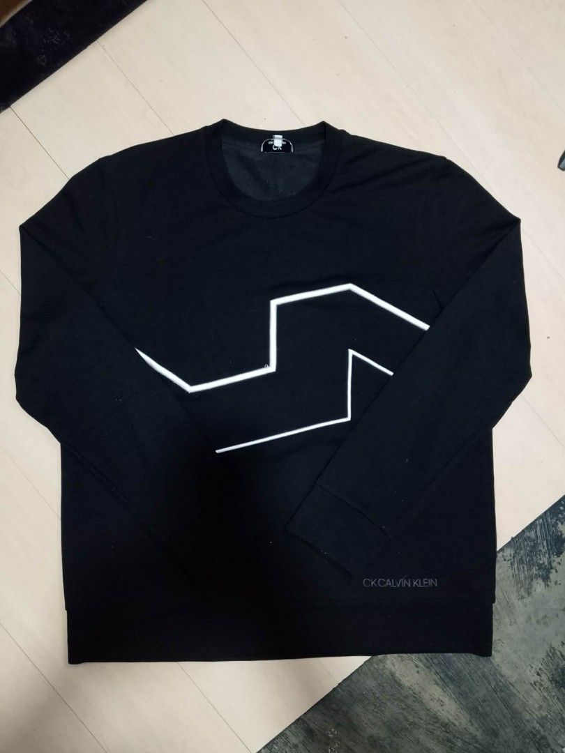CALVIN KLEIN GEOMETRIC/ABSTRACT CREWNECK SWEATSHIRT (Category: Coats, Jackets and Outerwear) located in Mexico. Submitted by thethrift010203 (Listing ID 1455041932, Image 2). Description: AUTHENTIC/LEGIT CALVIN KLEIN GEOMETRIC/ABSTRACT CREWNECK SWEATSHIRT Color : BLACK Fabic : 81% COTTON 15% POLYESTER 4% SPANDEX Size on tag: XL kasya sa LARGE to XL fit sa XXL Sobrang ganda, Comfortable, STRETCHABLE Width : 24 Length : 30 Condition : GOOD CONDITIO