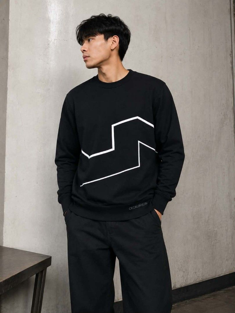 CALVIN KLEIN GEOMETRIC/ABSTRACT CREWNECK SWEATSHIRT (Category: Coats, Jackets and Outerwear) located in Mexico. Submitted by thethrift010203 (Listing ID 1455041932, Image 1). Description: AUTHENTIC/LEGIT CALVIN KLEIN GEOMETRIC/ABSTRACT CREWNECK SWEATSHIRT Color : BLACK Fabic : 81% COTTON 15% POLYESTER 4% SPANDEX Size on tag: XL kasya sa LARGE to XL fit sa XXL Sobrang ganda, Comfortable, STRETCHABLE Width : 24 Length : 30 Condition : GOOD CONDITIO