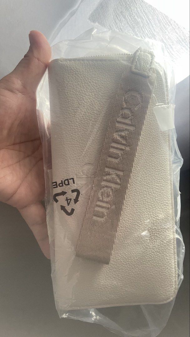 Calvin Klein zip around wallet brandnew (Category: Wallets & Card holders) located in Quezon City. Submitted by itsallaboutstuffphbya (Listing ID 1455127252, Image 3). Description: Brandnew. Sf by the buyer..