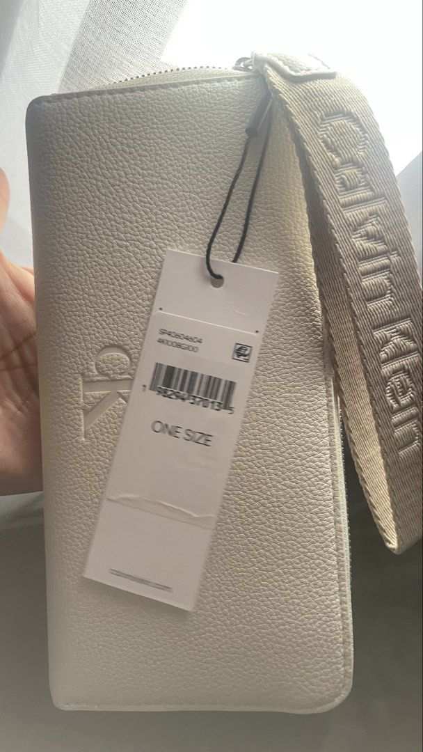 Calvin Klein zip around wallet brandnew (Category: Wallets & Card holders) located in Quezon City. Submitted by itsallaboutstuffphbya (Listing ID 1455127252, Image 1). Description: Brandnew. Sf by the buyer..
