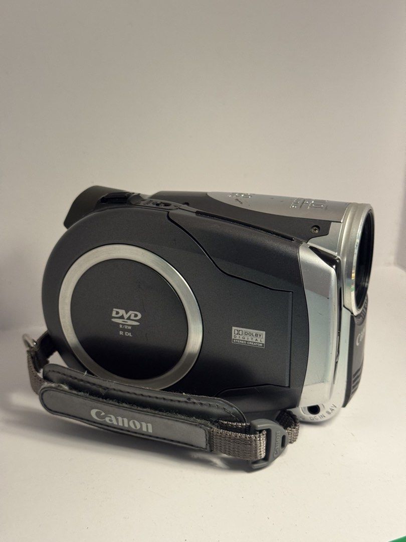Canon | iVIS DC50 (Category: Video Cameras) located in San Juan City. Submitted by 54lovjaee (Listing ID 1455062424, Image 3). Description: .