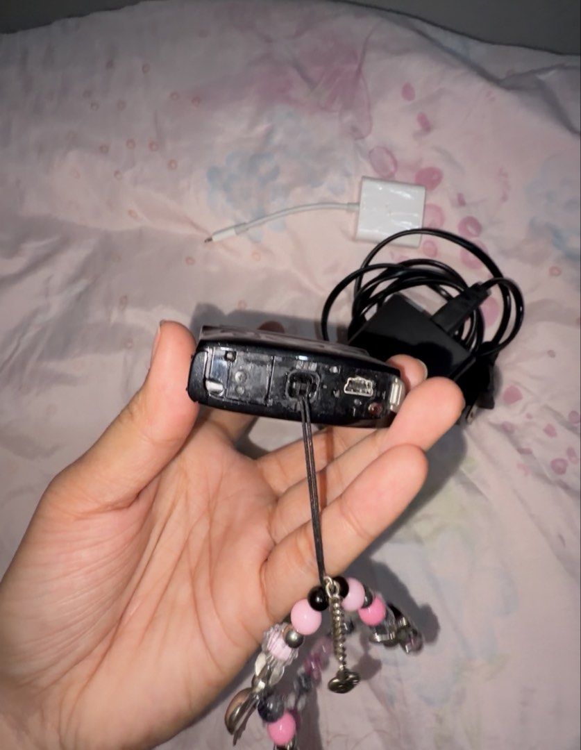 Canon Ixus 185 (Category: Cameras) located in Dagupan City. Submitted by dhanicam (Listing ID 1443444417, Image 2). Description: Magkano ko mabenta to genuine question?? (Plus Shipping Fee) May lens dust and lcd marks kapapag natapat sa ilaw.