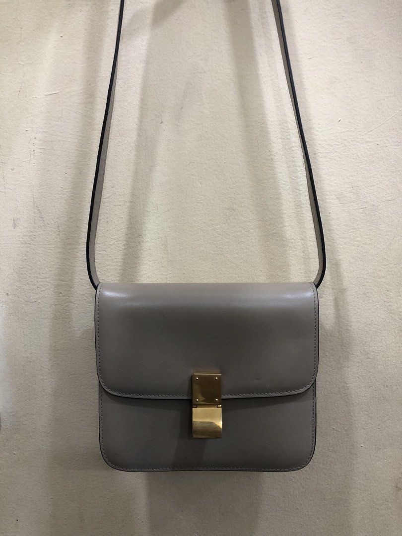 CELINE SLING BAG (Category: Luxury Bags & Wallets) located in Manila. Submitted by beyondessence (Listing ID 1455054981, Image 1). Description: Celine Medium Classic Box Shoulder Bag features a structured silhouette and a polished gold-tone metal push-lock clasp. Authentic LEGIT 100% Excellent Condition / Rank - A J&T Express Courier .