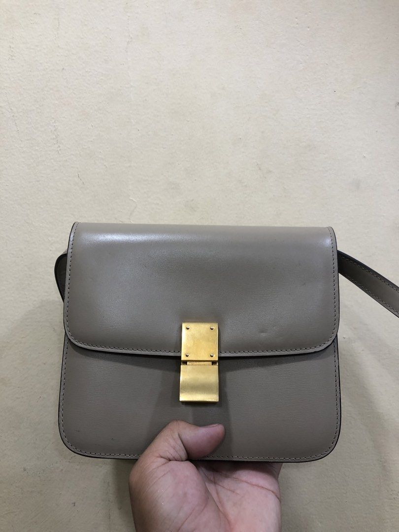 CELINE SLING BAG (Category: Luxury Bags & Wallets) located in Manila. Submitted by beyondessence (Listing ID 1455054981, Image 2). Description: Celine Medium Classic Box Shoulder Bag features a structured silhouette and a polished gold-tone metal push-lock clasp. Authentic LEGIT 100% Excellent Condition / Rank - A J&T Express Courier .