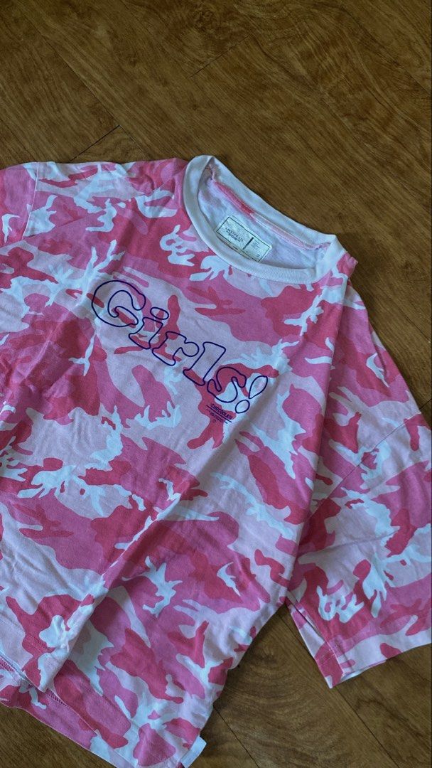 Chocoolate Pink Camouflage Boxy Shirt (Category: Tshirts & Polo Shirts ) located in Calamba. Submitted by absentmindeadz (Listing ID 1455039673, Image 2). Description: Chocoolate Pink Camouflage Boxy Shirt Good Condition 9/10 Color rate Dimes: 22 x 23 width P199 Good Condition 9/10 Color rate Dimes: 22 x 23 width P199 .