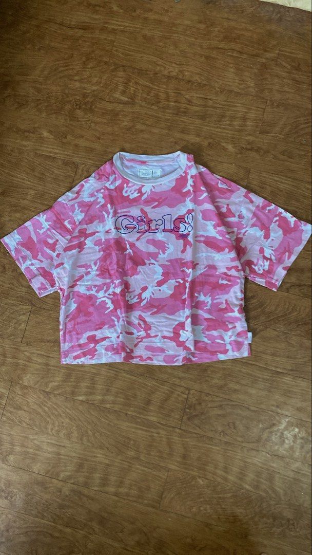 Chocoolate Pink Camouflage Boxy Shirt (Category: Tshirts & Polo Shirts ) located in Calamba. Submitted by absentmindeadz (Listing ID 1455039673, Image 1). Description: Chocoolate Pink Camouflage Boxy Shirt Good Condition 9/10 Color rate Dimes: 22 x 23 width P199 Good Condition 9/10 Color rate Dimes: 22 x 23 width P199 .
